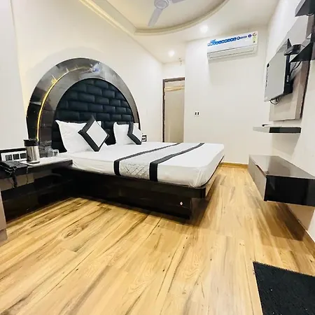 Hotel Red Stone Inn - Near New Delhi Railway Station - Paharganj